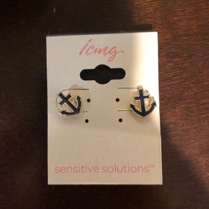 Anchor earrings